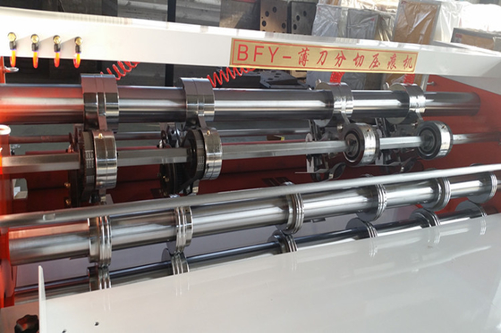 3000 รุ่น 220v ใบมีด Slitter Scorer เครื่องกึ่งอัตโนมัติ Prepressing