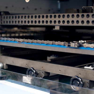 เครื่องตัดกล่อง Flatbed เครื่องตัดกระดาษแข็ง 3500 ชิ้น / ชั่วโมง