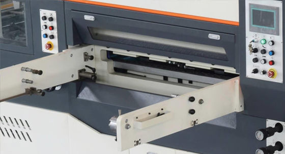 เครื่องตัดดายกระดาษลูกฟูกอัตโนมัติ PLC ระบบไฮดรอลิก พร้อมการพับรอยและตัดดาย ที่ 5000 ชิ้น/ชั่วโมง สำหรับเครื่องตัดดายกล่องลูกฟูก