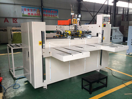 เครื่องเย็บกล่องกระดาษอัตโนมัติของ Mitsubishi Double Servo สำหรับการทำกล่องกระดาษ