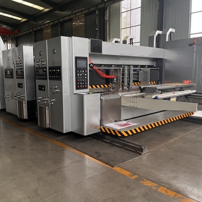ขั้นตอนนํา 2 สีหมึก Flexo การพิมพ์ Slotting ตัด Die เครื่องจักรด้วยการกําจัดสั่น Stacker