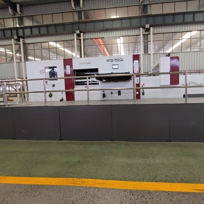 เรียบเรียบ 980 มิลลิเมตร กระดาษกรวยเคอร์ดี้ Die Cutter PLC ควบคุม