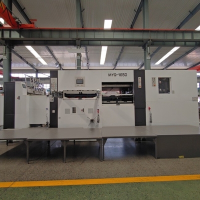 11kw PLC การควบคุมแม่นยํา ความเร็วสูง Min 8mm กระดาษกล่อง corrugated ตัด