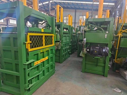 เครื่องบอลเลอร์กระดาษทิ้ง สําหรับพลาสติกประกอบชนิด 20T กระป๋องน้ําแร่ไฮดรอลิกและกระป๋องบอลเลอร์