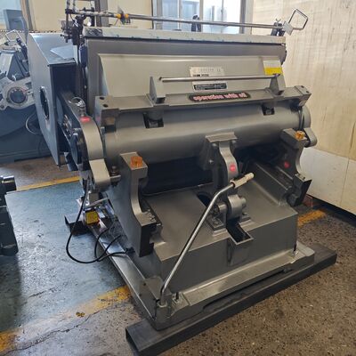 5.5KW มอเตอร์พลังงานกระดาษกล่อง corrugated ตัดเครื่องยนต์สแตนเลสเพลต Hengshui มอเตอร์ที่ให้บริการที่มั่นคงและการตัด