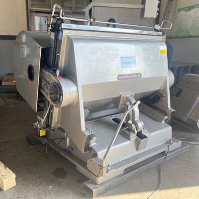 ความเร็วในการตัด 4800 ถึง 8000 แผ่นต่อชั่วโมง เครื่องตัดแบบดับสําหรับกล่องกระดาษ corrugated ที่ให้ความแม่นยํา บวกหรือลบ 075 มิลลิเมตร