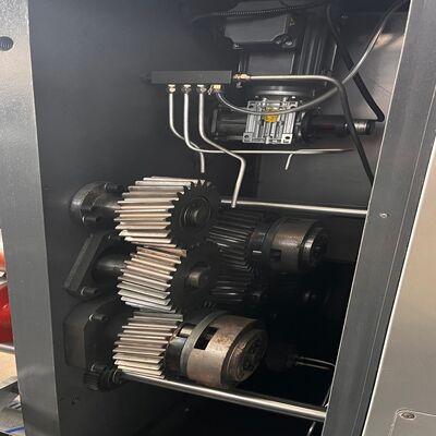 เครื่องพิมพ์เฟล็กโซกราฟฟิกกล่องลูกฟูก เครื่องตัดลูกกลิ้งแบบสองช่อง