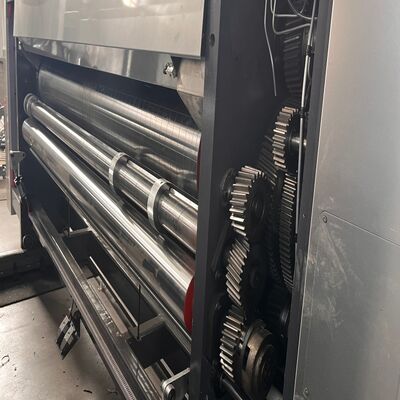 เครื่องพิมพ์เฟล็กโซกราฟฟิกกล่องลูกฟูก เครื่องตัดลูกกลิ้งแบบสองช่อง