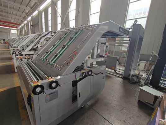 HL1600 ความเร็วสูง 100pcs / นาที เครื่อง laminating ฟลอยต์อัตโนมัติสําหรับ 1600x1250mm กระดาษกระดาษ corrugated