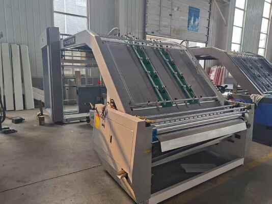 HL1600 ความเร็วสูง 100pcs / นาที เครื่อง laminating ฟลอยต์อัตโนมัติสําหรับ 1600x1250mm กระดาษกระดาษ corrugated