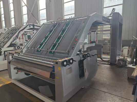 HL1600 ความเร็วสูง 100pcs / นาที เครื่อง laminating ฟลอยต์อัตโนมัติสําหรับ 1600x1250mm กระดาษกระดาษ corrugated