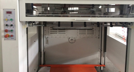 ODM Semiauto Flatbed โรตารี่กล่องกระดาษลูกฟูกเครื่องตัดตาย