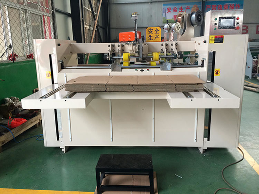 เครื่องเย็บกล่องกระดาษอัตโนมัติของ Mitsubishi Double Servo สำหรับการทำกล่องกระดาษ